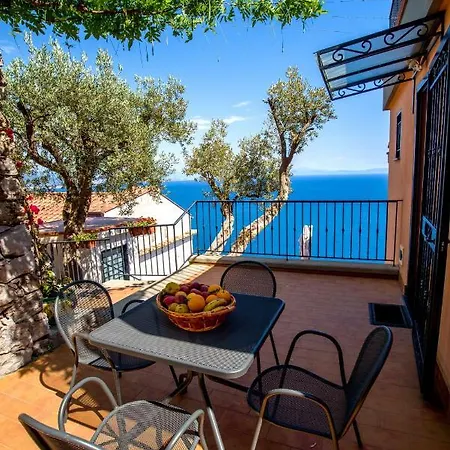 Couette-café Il Glicine 3*